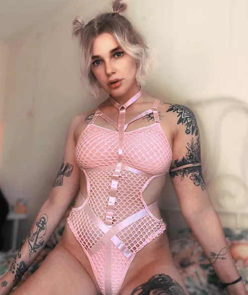 Lea (@peachess_n_creamm) [instagram]