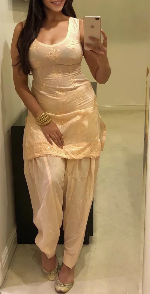 Some girls are just good at being bad...🫦 British Punjabi Indian