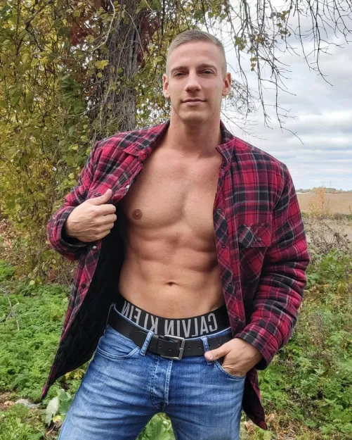 Sweater weather is better together🫂