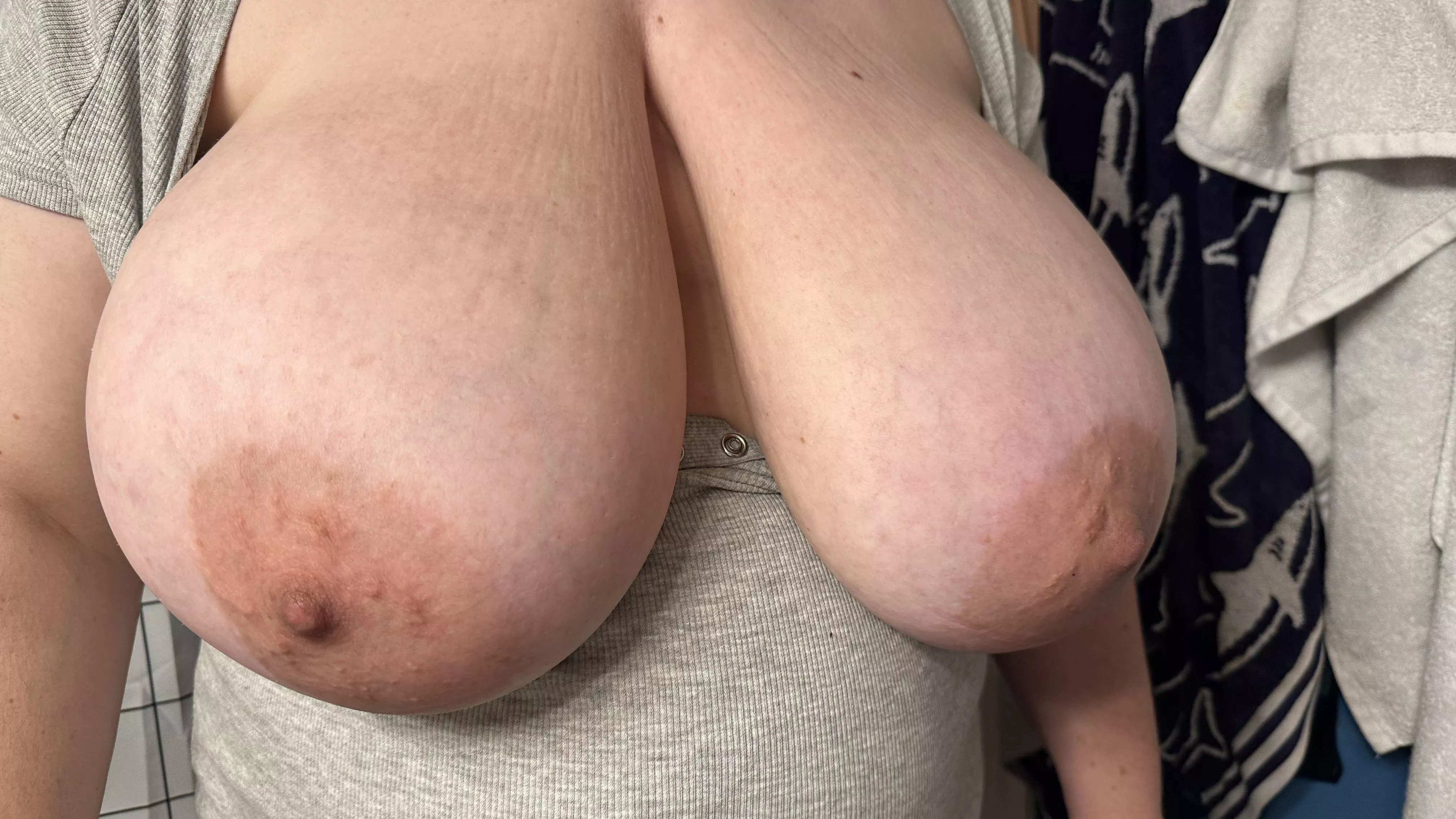 Tiddies out