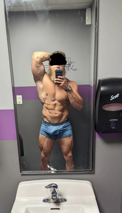 Who wants to train abs together? [M]