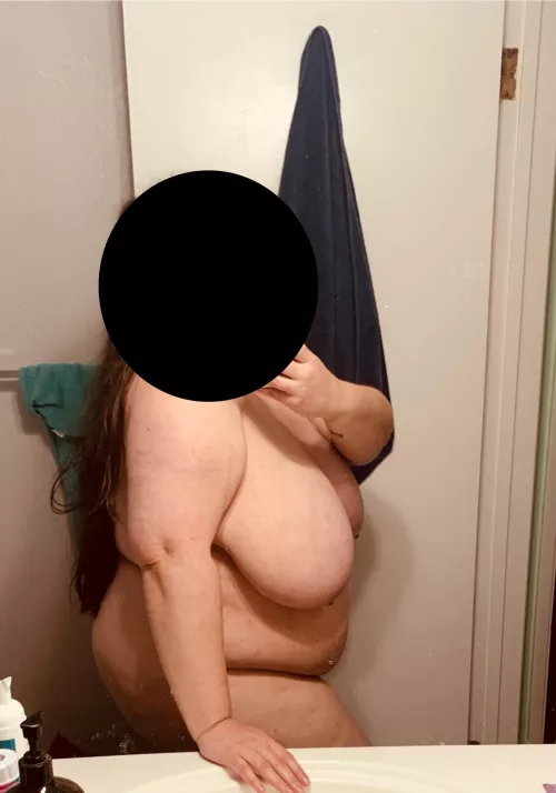 39, 240, 5’ 3”. Not my best angle but this is normal nudes after all.
