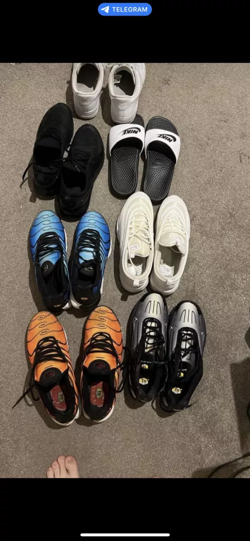 Any sneaker doms out there? Dm me