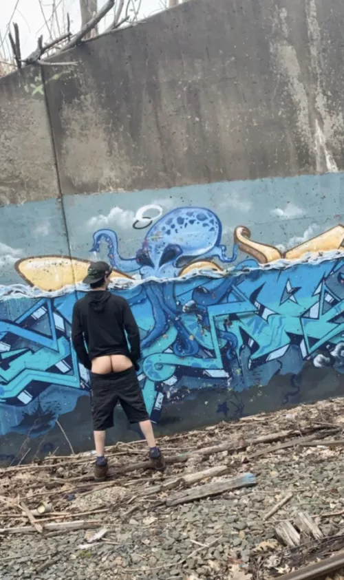 Blue octopus graffiti wall 🦑