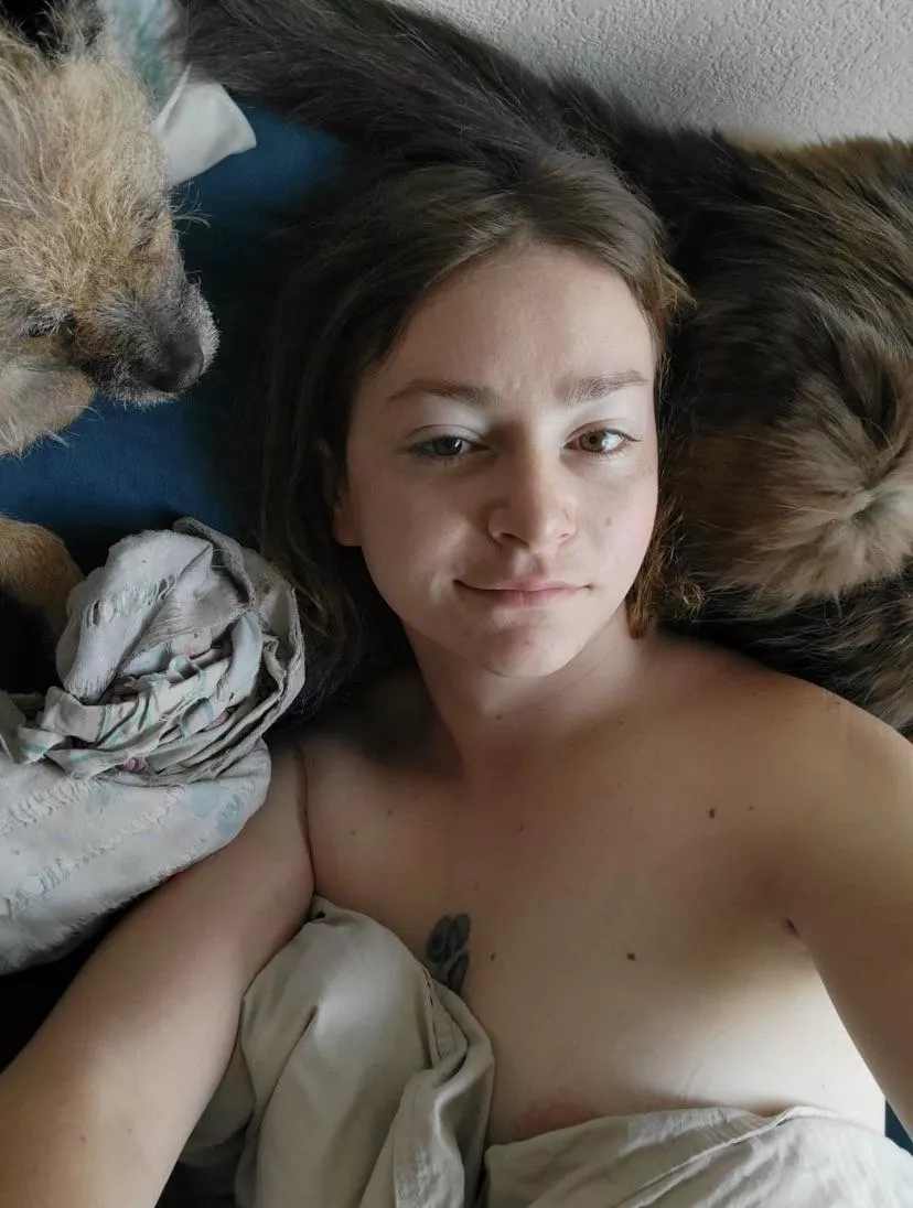 Dickgirl that loves to cuddle 🥰