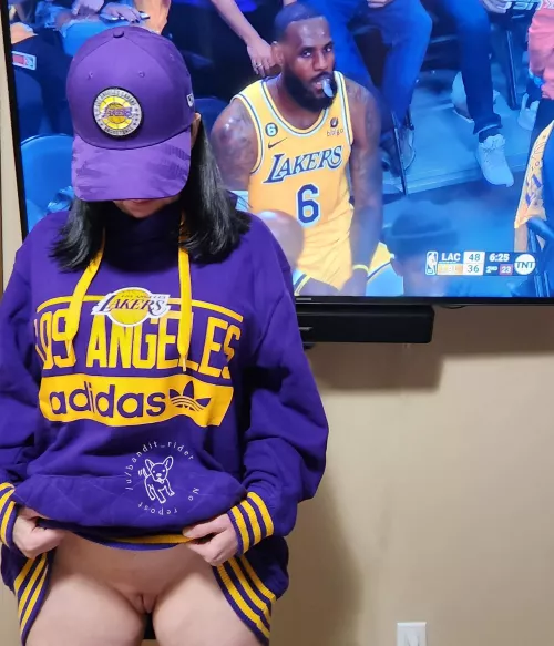 [F]45 mom of 2 [OC] game 2 tonight Lake show ;) Bron looking