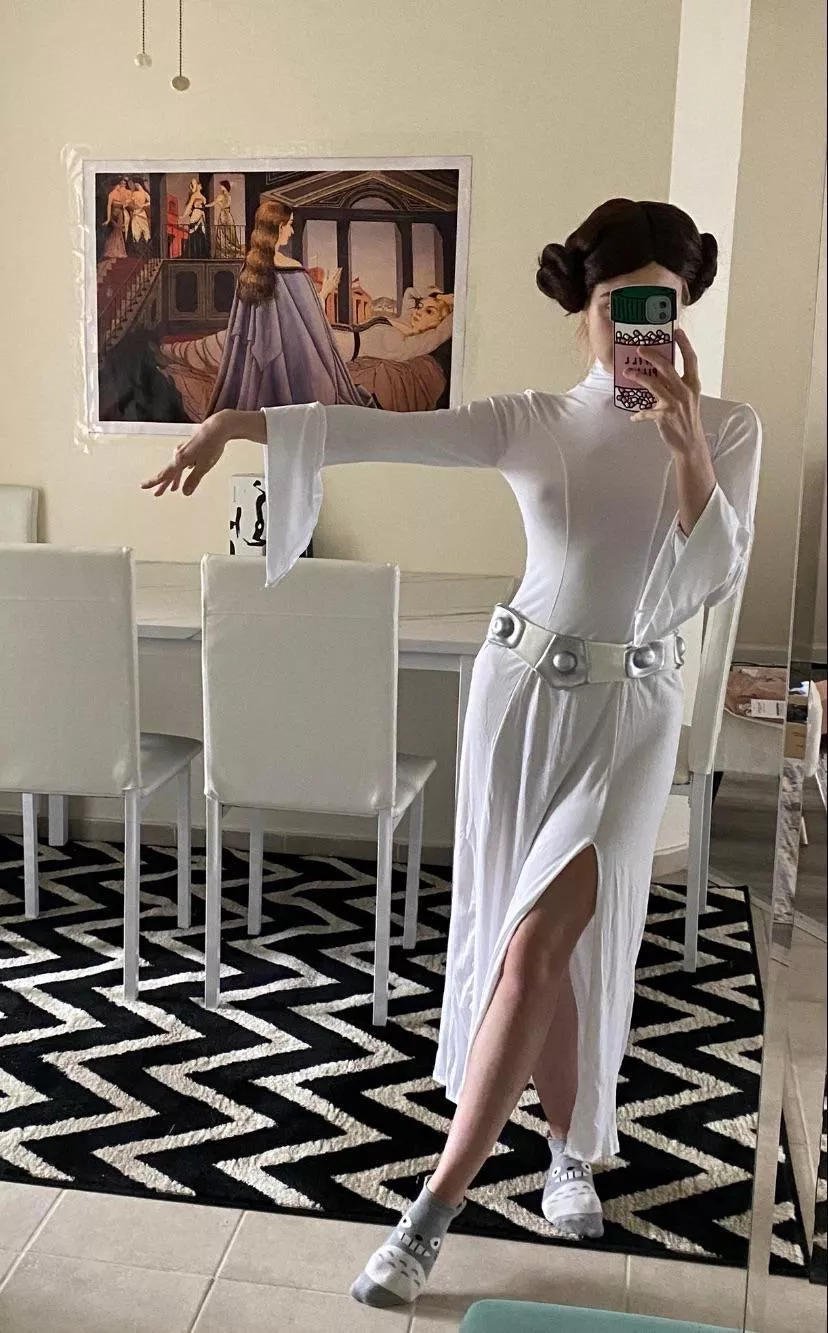 George Lucas says no bras or underwear in space … well played 😏 [F]