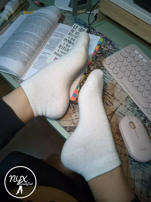 I don't remember how many days i've been wearing these socks 🥵🌙