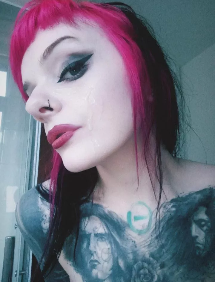 I love letting random redditors cum on my face!