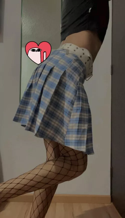 I’m felling so feminine with this skirt ✨