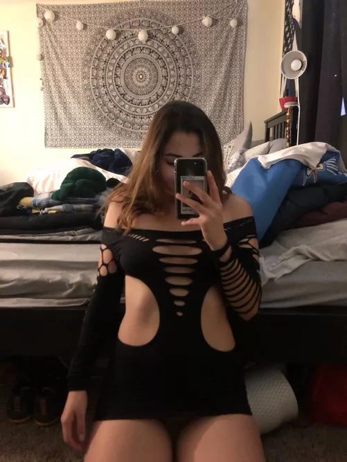 Looking for a Bull who can make captions about my girl becoming exclusively a knot loving slut. Get her addicted to it, have her live stream it, get the neighbors to pay her to birth litters. Make her work in a kennel. Use the pic attached to give a samp