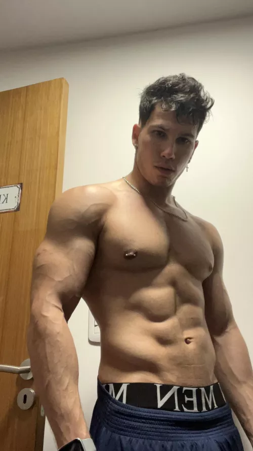 Now that you see me from that angle, what do you feel? 🥵