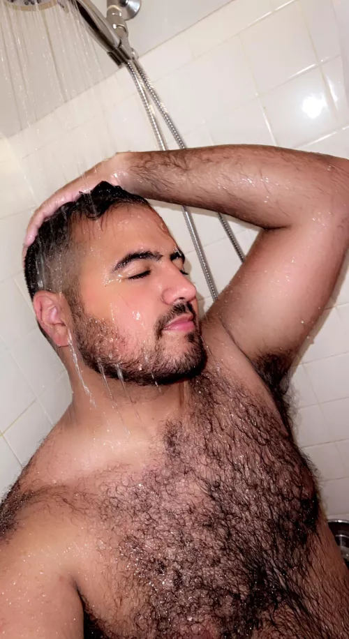 Who else loves how body hair looks when wet? 😈