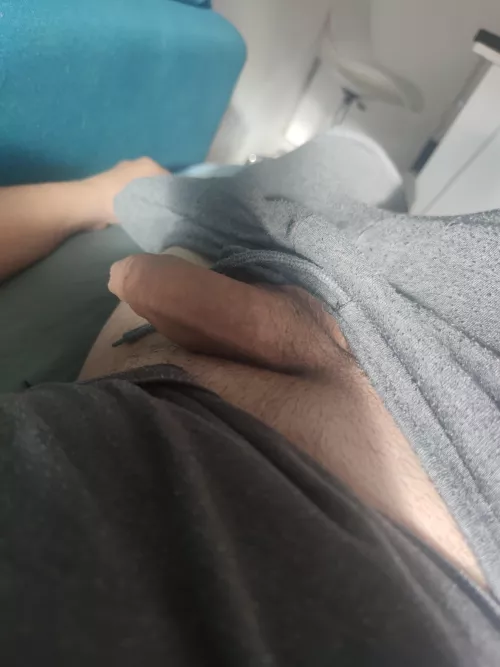 Chilling on Saturday. Will go take a walk in my gray sweatpants 🤤