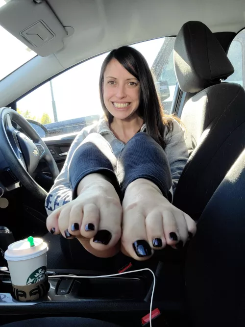 Deep purple pedicure 🖤