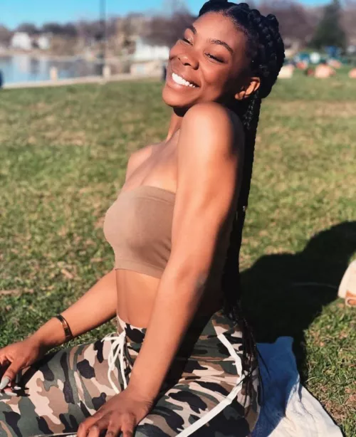 Ebony girls smiling are the most beautiful, right?