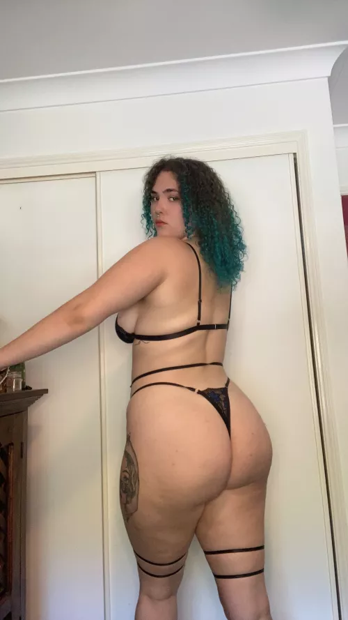 Genuinely curious if you find this attractive even if it's not a nude