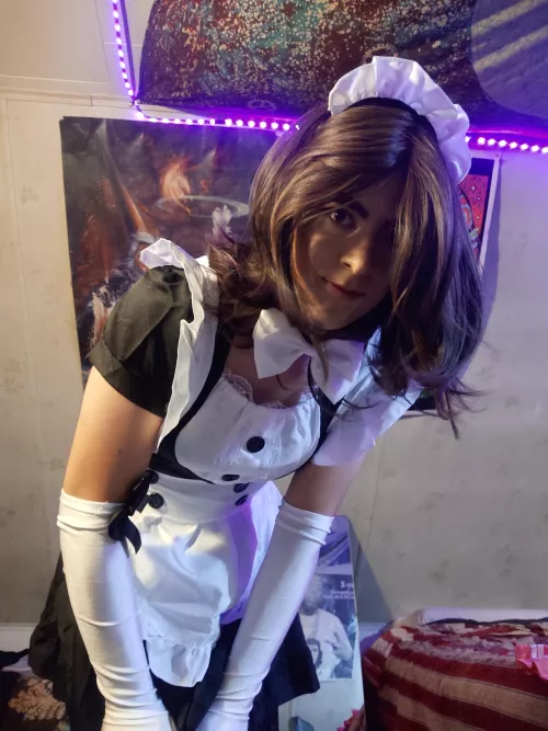 Hiiii <3 I'm your new maid!