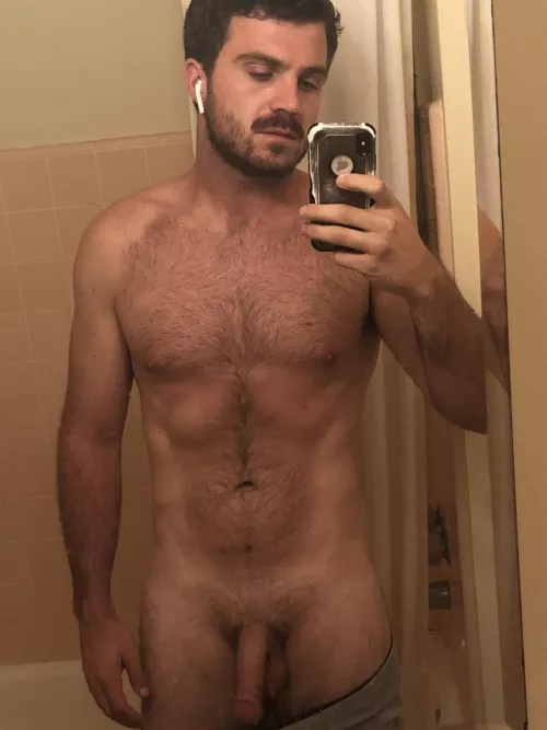 Just found this sub and guys here are so fucking hot 🥵