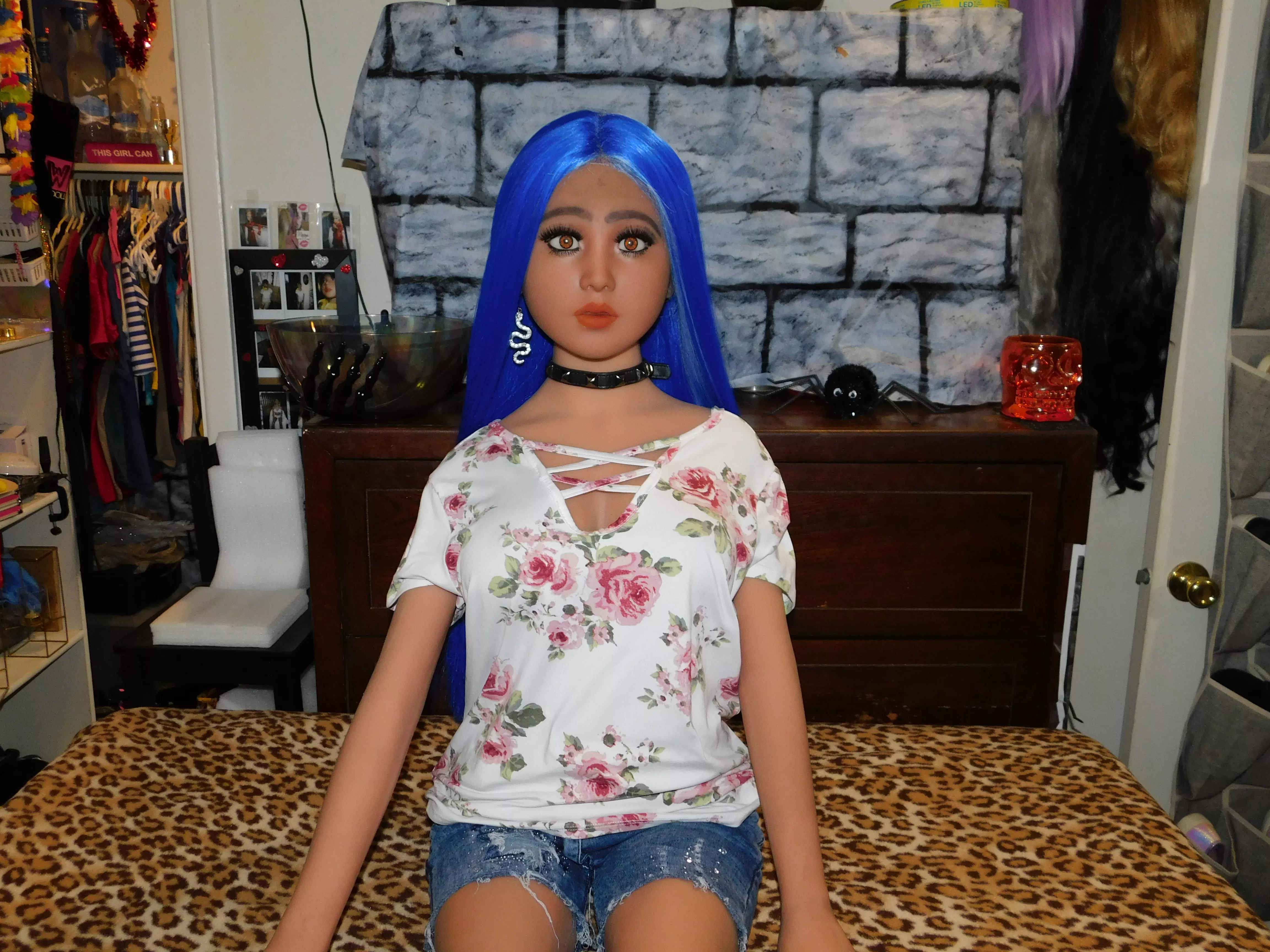 Leila Says, 