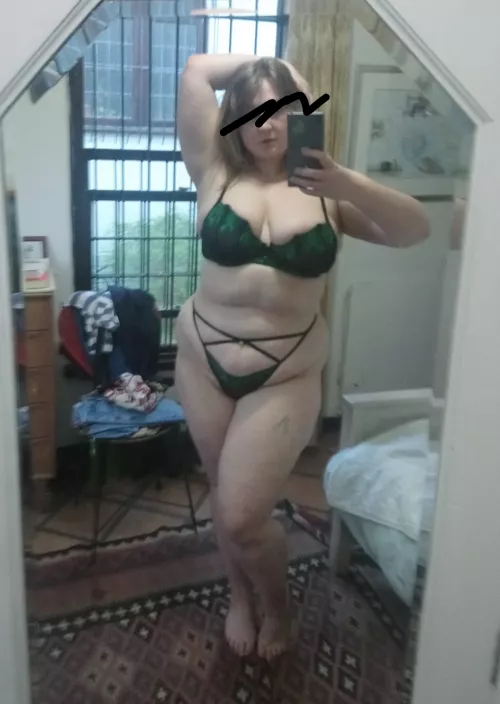 😁😁 new lingerie, its pretty uncomfortable lol