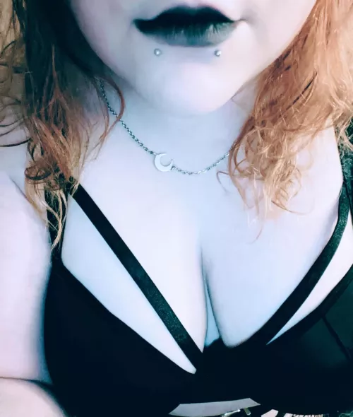 Ruin my lipstick 😈 [F]