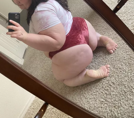 These are supposed to be booty shorts but my ass is too fat 🍑😩🥰