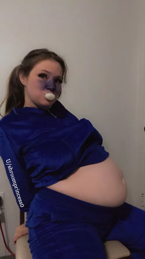 Violet Beauregard cosplay with my pregnant belly 🫐🫐🫐