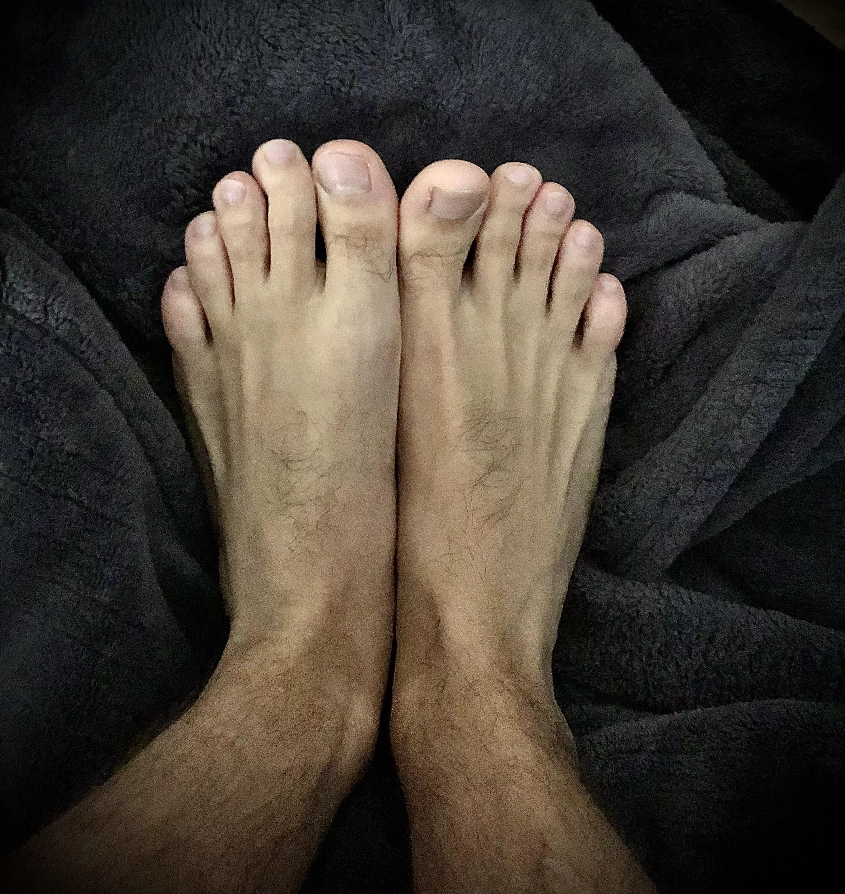 👣