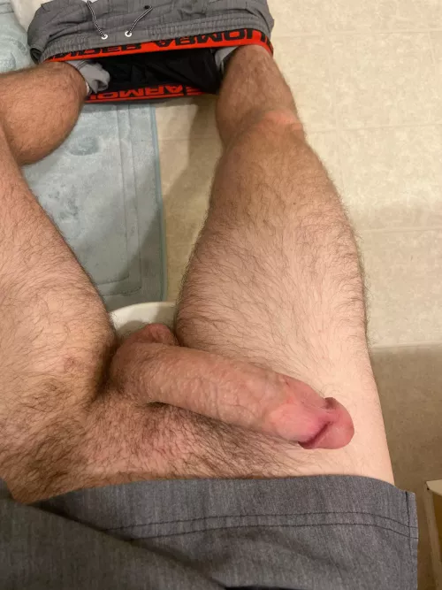 22 y/o cock ready for you to hmu ;) horny af tonight and will do anything you want..