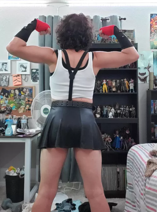 almost finished with my Halloween costume, do you know what it is? 🤔