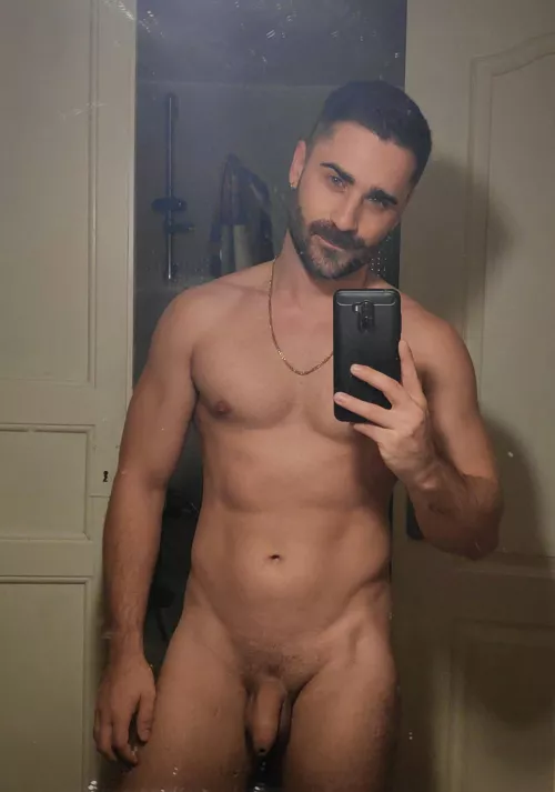 Any volunteer to make it grow inside her mouth? 🙄🥵