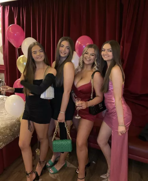 Blondes have more fun… and bigger tits