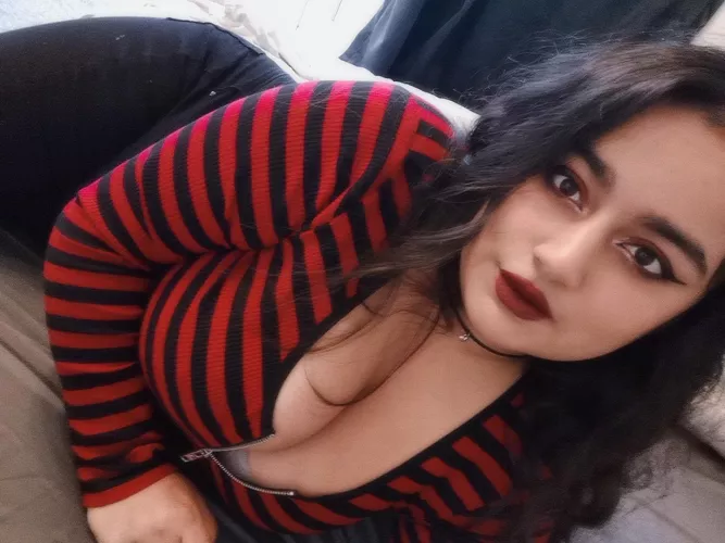 Come over! We can listen to Heavy metal and fuck ❤️🖤