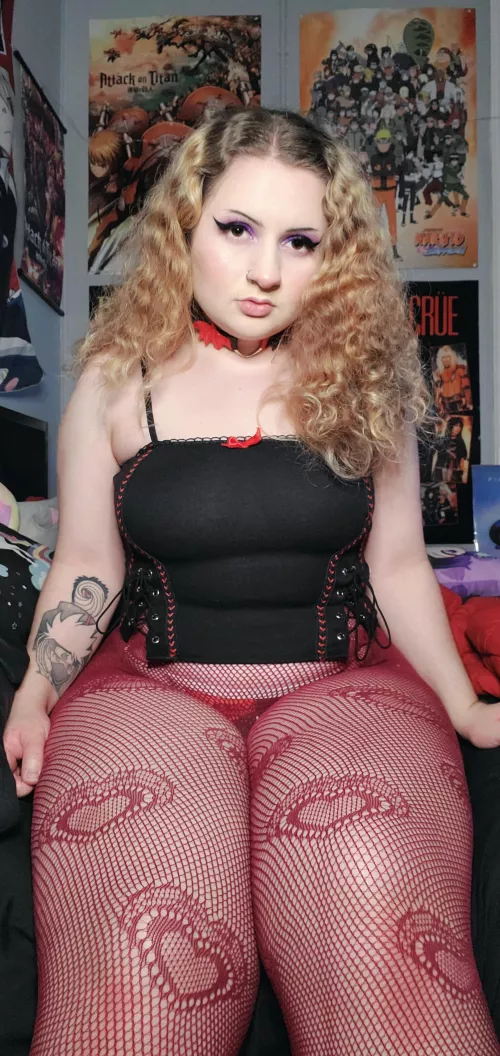 do you like curvy girls? 🖤