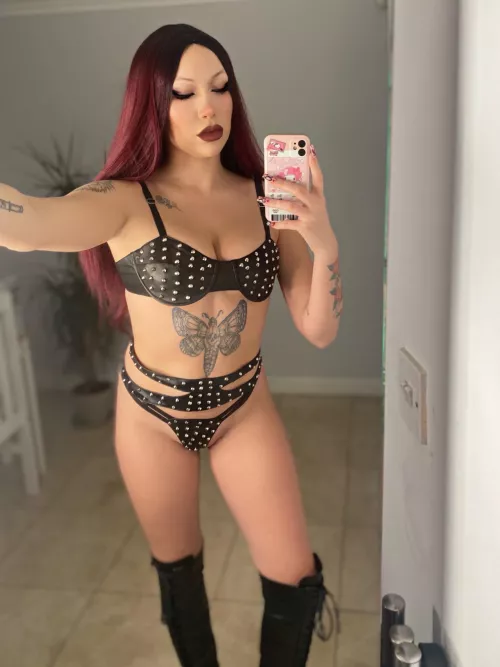 Felt cute 😌 like this set? 🖤