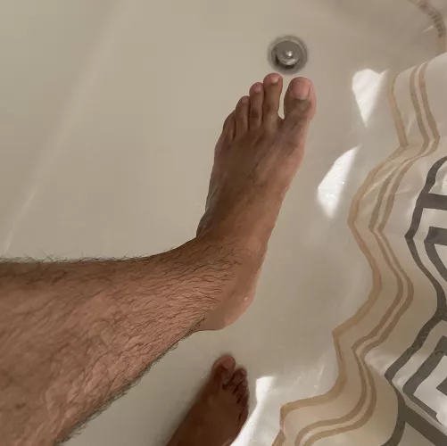 Get on your knees and wash these feet 🚿🦶🏼
