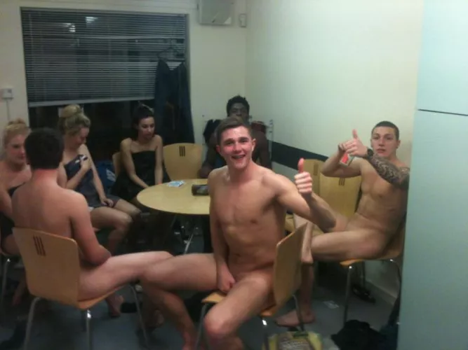 I respect a woman's modesty. This is why I love CFNM.