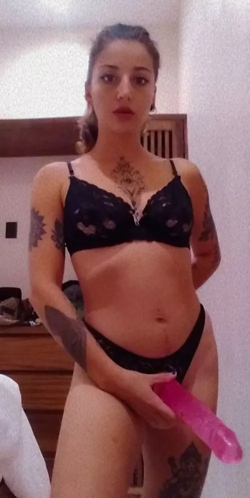 Im to beauty and u know that, this is the air of superiority, u loser will be a beta for the rest of your life and your only duty will be serve this queen