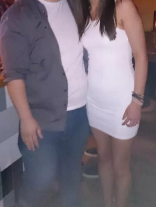 M(34)4F/FM. Male half of a couple here, away for work at the moment so super horny! Have a few pics to swap but maybe be more for guys who enjoy others jerking off over the missus 😉Not looking for single males. Kick and Tele is Mickster1987, or DM her