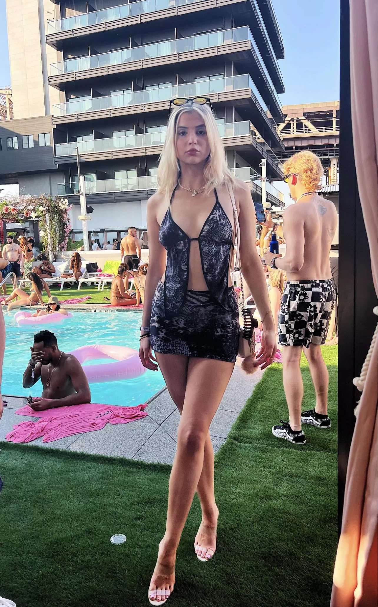 pool party 💜💙