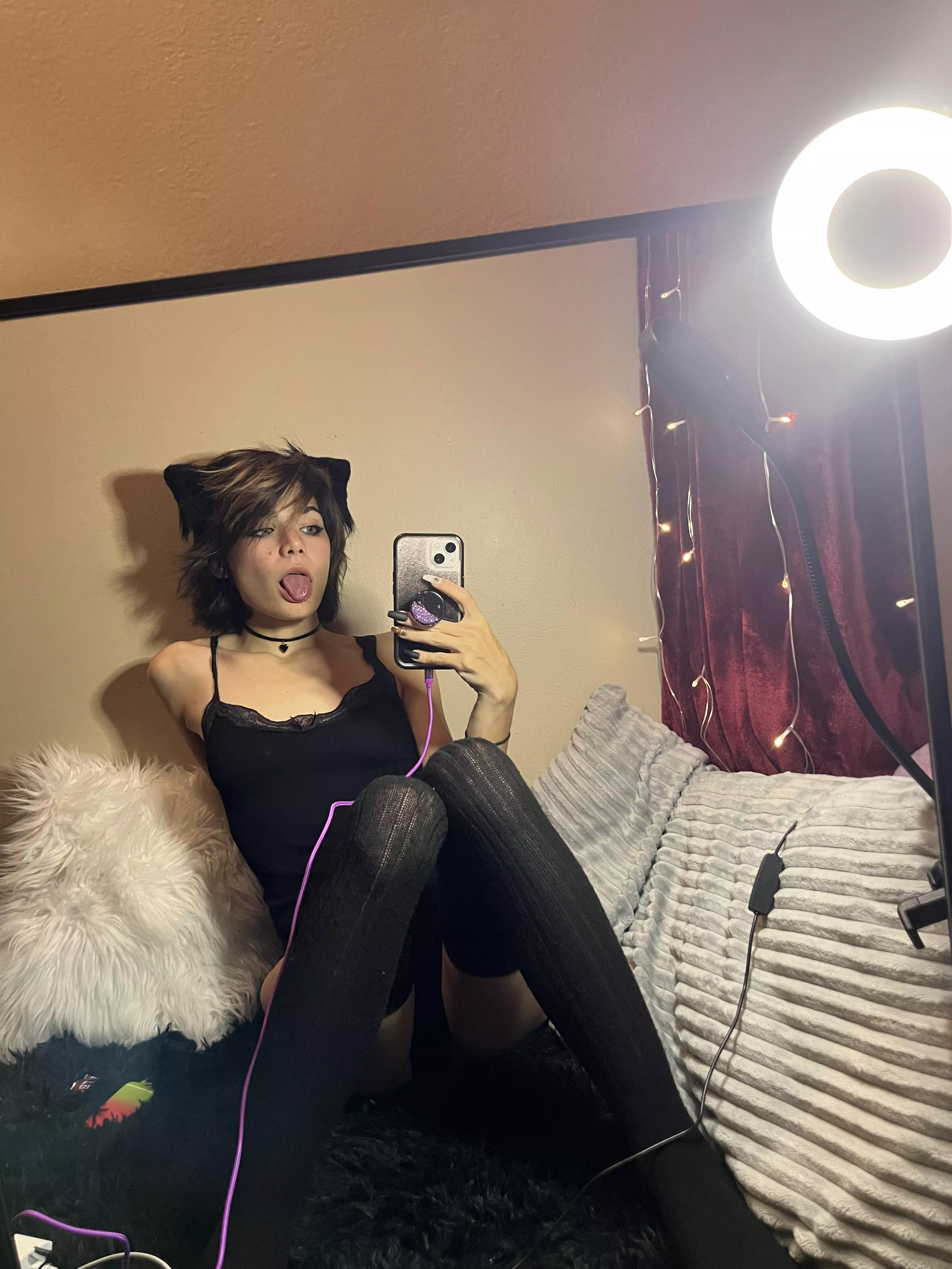 sexy little kitten🐈‍⬛🖤