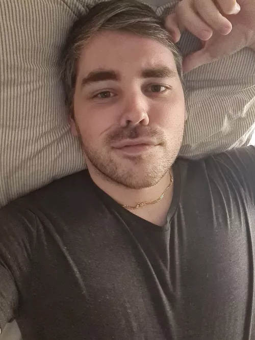 Spending those last hours of vacation playing on my Switch and knitting my scarf 🎮🧶