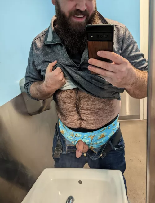 When you've been running around all day long you gotta take pics in the old babe bathroom. 😏😁