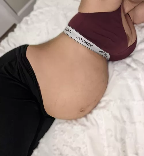 39 weeks, stuck in bed 😌