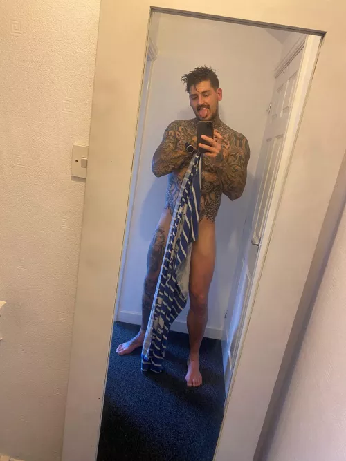 (40) just out of the shower 🚿