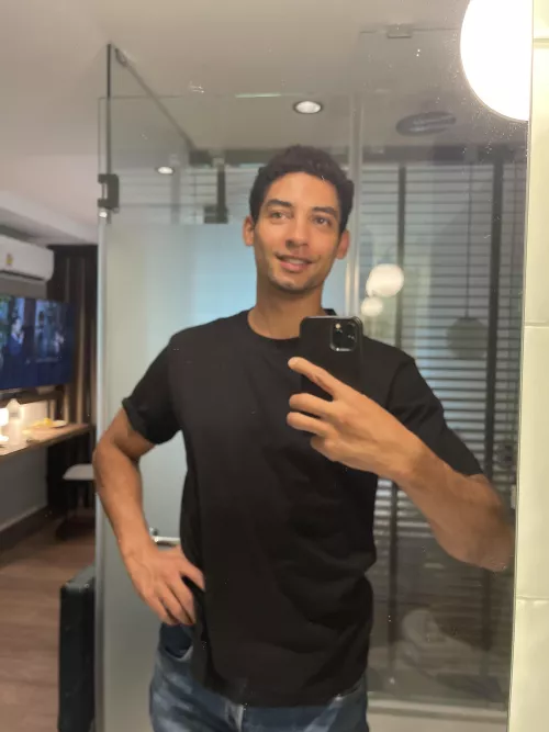 Been living in hotels for the past 7 months! I can’t complain. Here is a selfie from me this morning after checking into my new place for the week