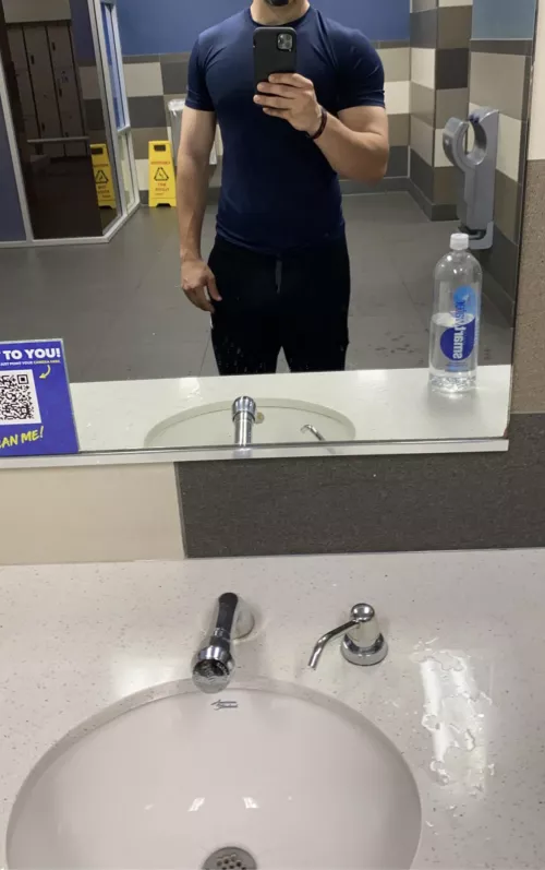 Calabasas, CA - 23M - Looking for fun with a Hotwife couple in the Ventura county/Calabasas area.