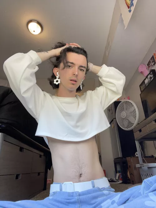 Felt pretty in my crop top and flower pants 🥰