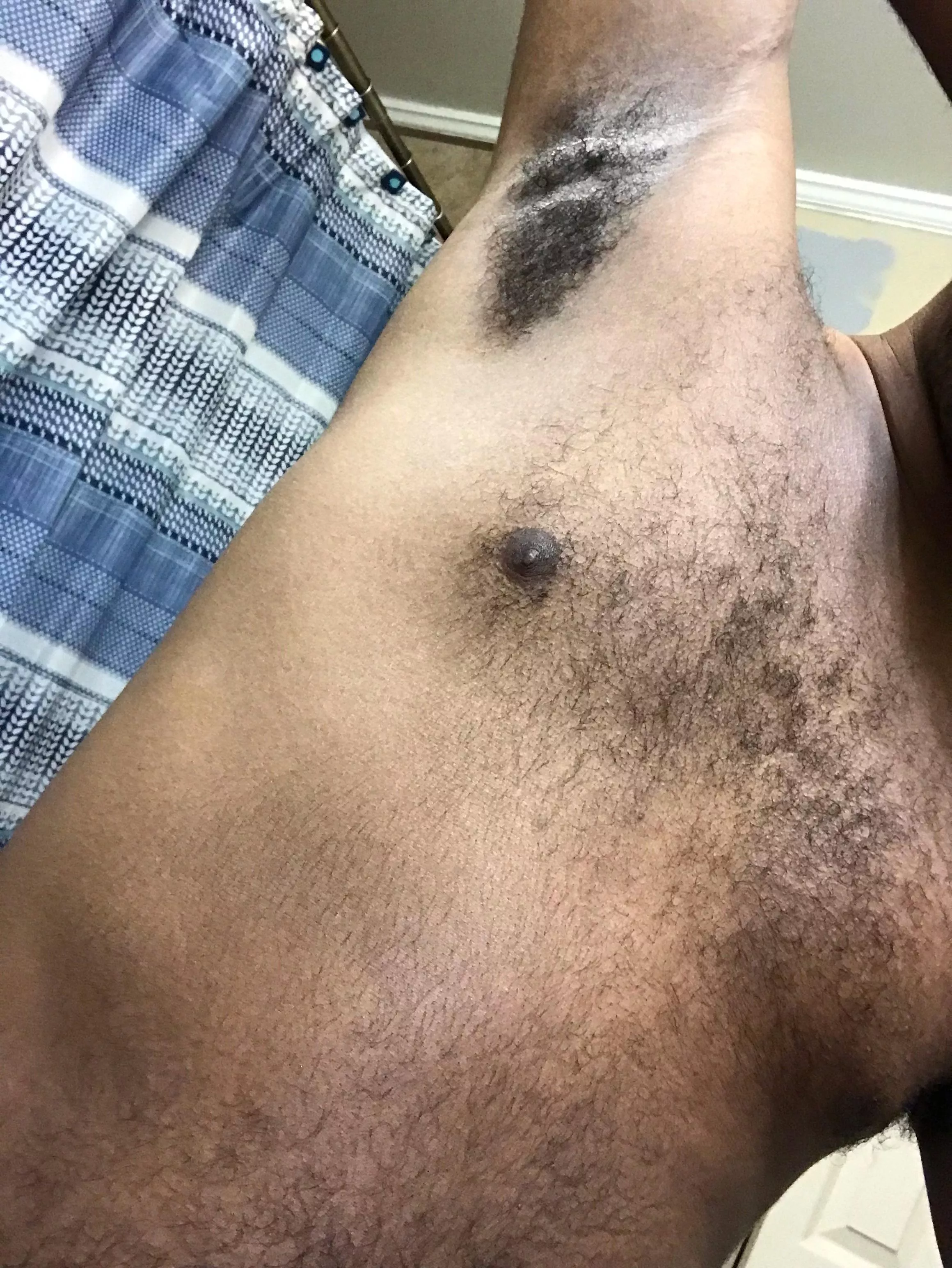 First Post! Any dominant guys with hot armpits? Hmu I’m all yours haha